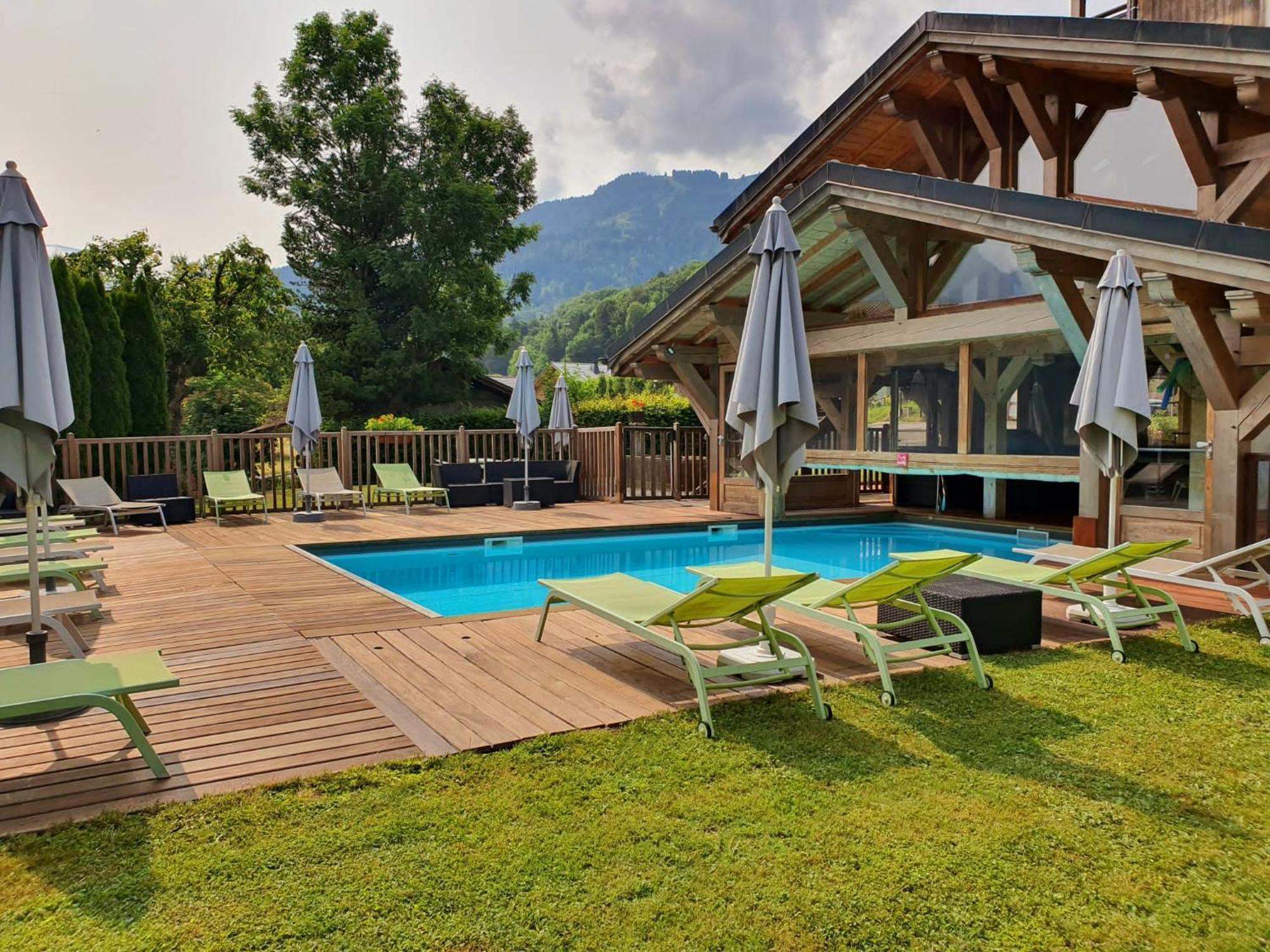 Hotel-Spa Le Morillon Charme & Caractere Exterior foto