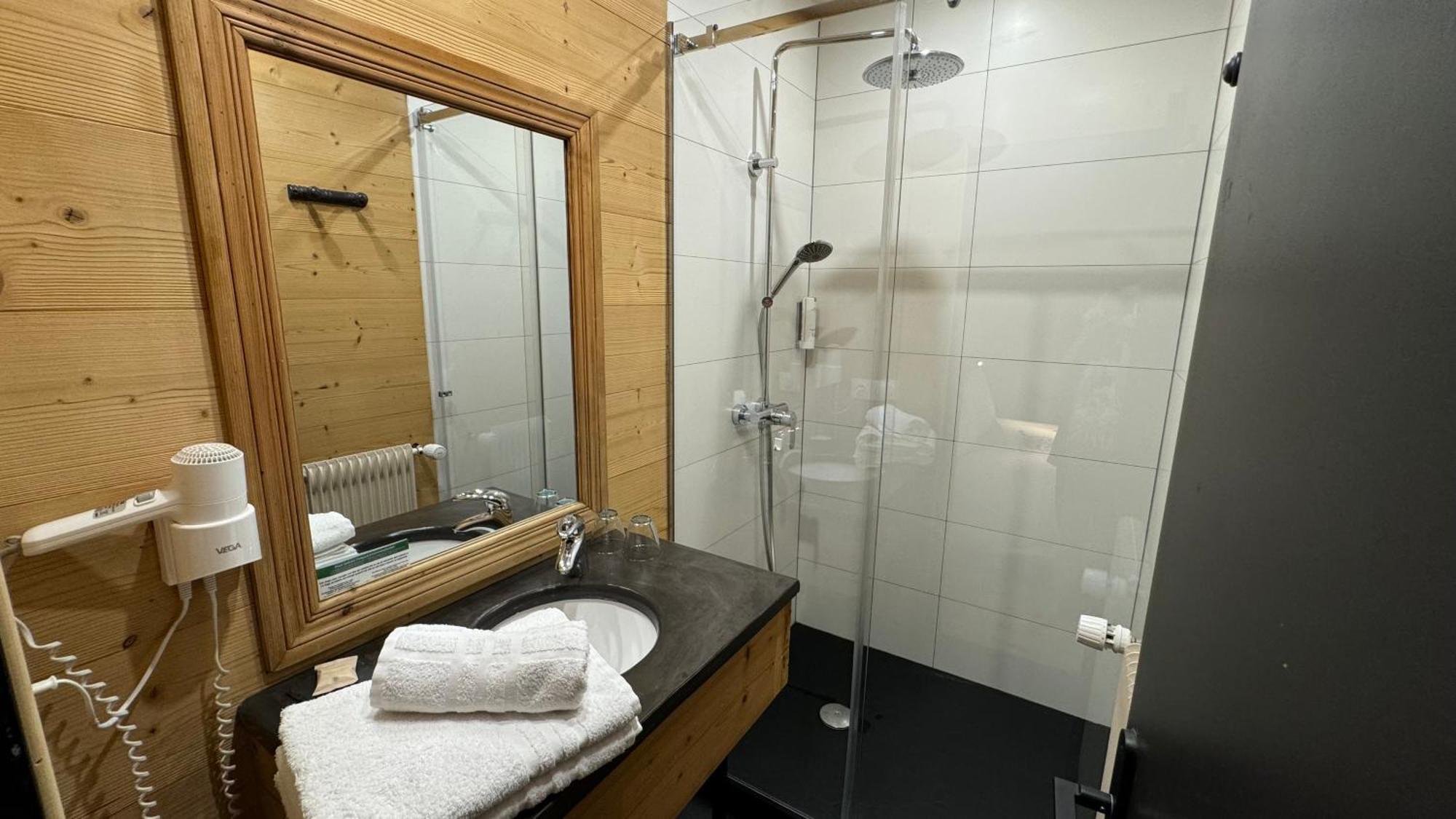 Hotel-Spa Le Morillon Charme & Caractere Exterior foto