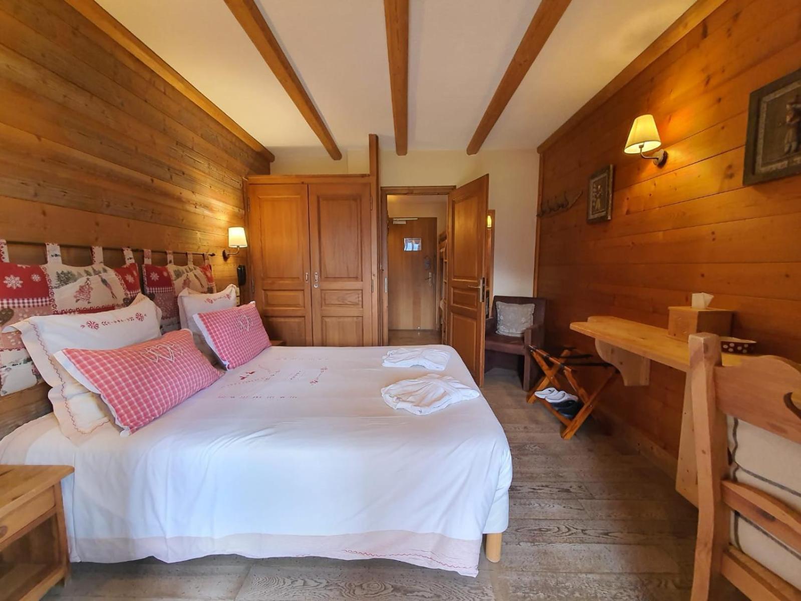 Hotel-Spa Le Morillon Charme & Caractere Exterior foto